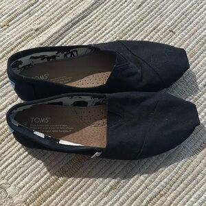 Women’s Tom’s, black size 8, great condition
